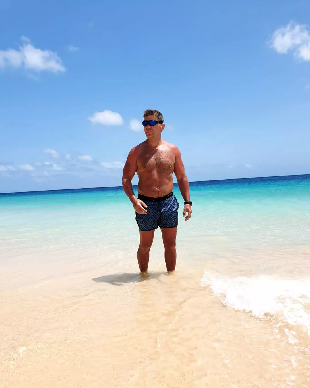 Gwiazdor disco polo pokazał umięśnioną klatę! Fanki artysty mdleją z wrażenia